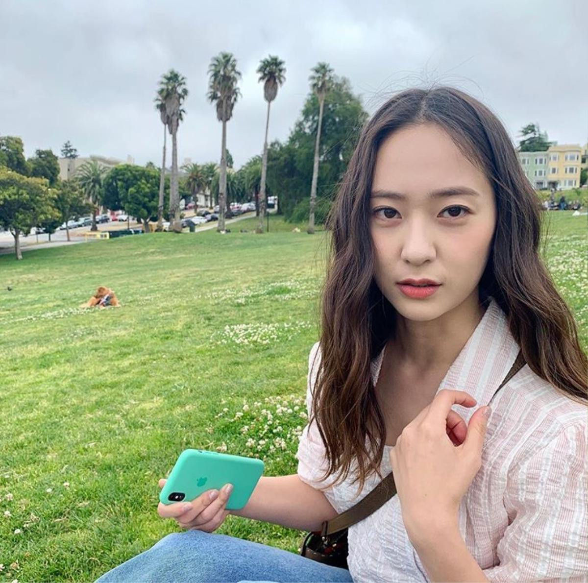 Krystal 'lộ diện' trên Instagram sau khi Sulli qua đời, Knet phản ứng thế nào? Ảnh 6