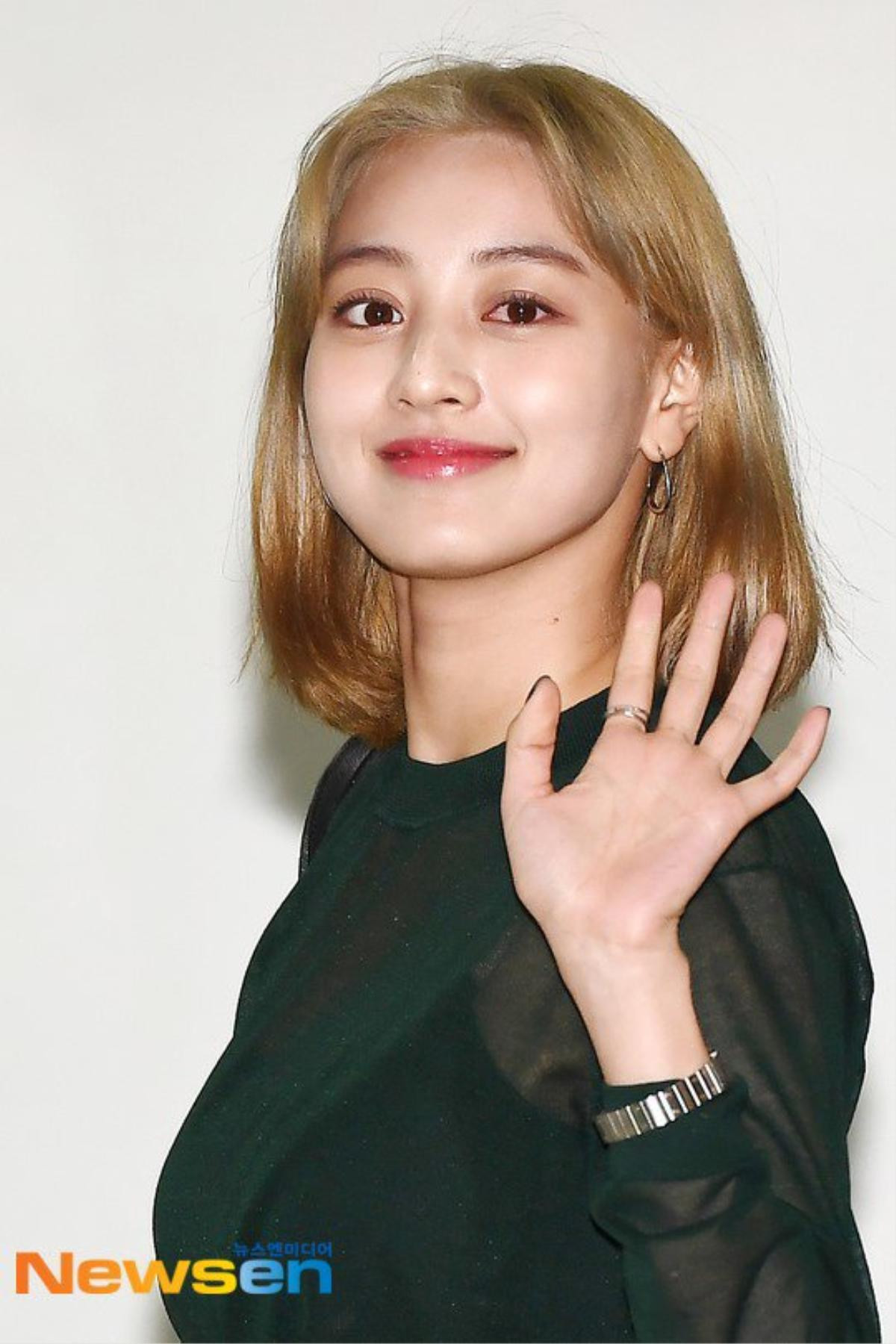 Jihyo (Twice) 'chơi lớn' với màu tóc mới, fan liệu có trầm trồ? Ảnh 4