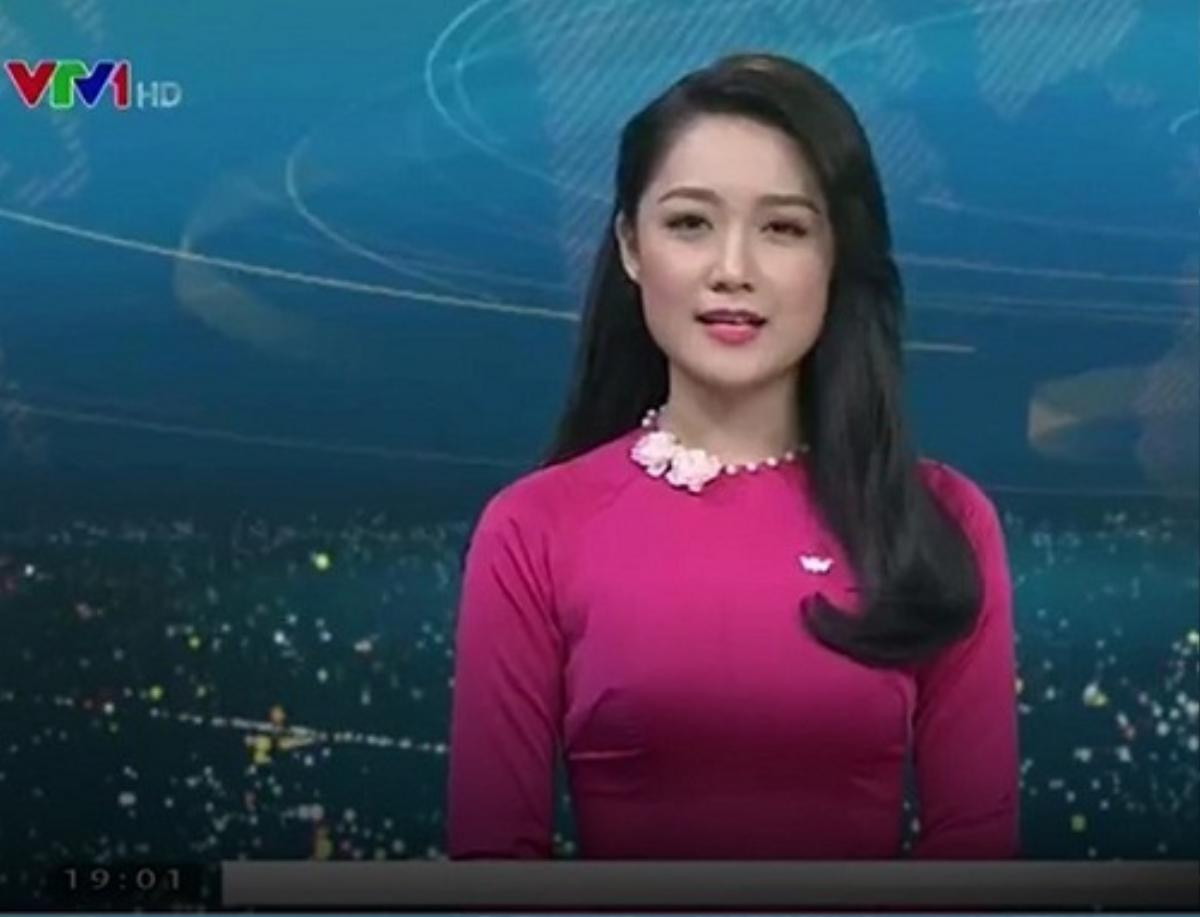 MC VTV Thu Hà xinh đẹp, rạng rỡ trong lễ ăn hỏi Ảnh 1