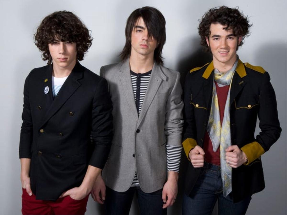 Hành trình lột xác từ cậu nhóc tóc xù thành quý ông quyến rũ của Jonas Brothers Ảnh 6