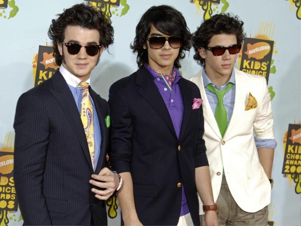 Hành trình lột xác từ cậu nhóc tóc xù thành quý ông quyến rũ của Jonas Brothers Ảnh 7