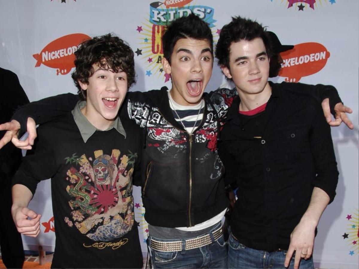 Hành trình lột xác từ cậu nhóc tóc xù thành quý ông quyến rũ của Jonas Brothers Ảnh 2