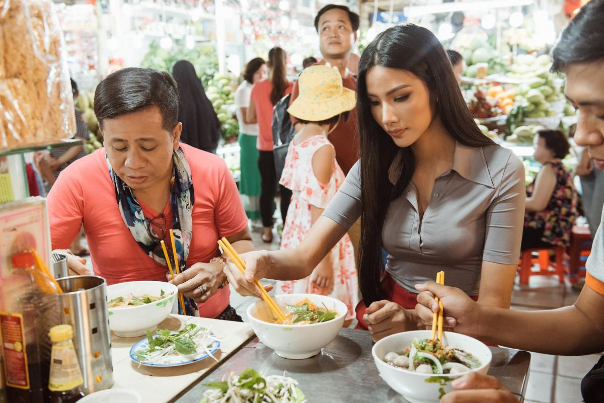 Tự tin về ngoại ngữ, liệu Hoàng Thùy có vào Top 5 Miss Universe 2019 để trổ tài ứng xử? Ảnh 10