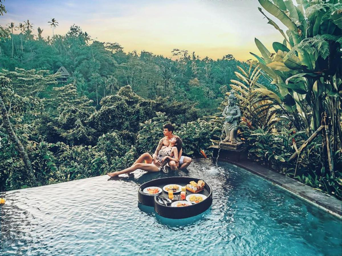 Khoe hình sống ảo tại Bali, vợ chồng đại gia Minh Nhựa khiến người sợ độ cao 'khóc thét' khi xem ảnh Ảnh 1