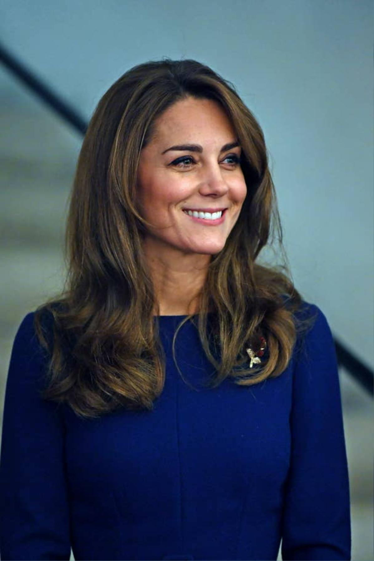 Công nương Kate Middleton đối lập Meghan khi cùng chọn tone màu xanh Ảnh 4