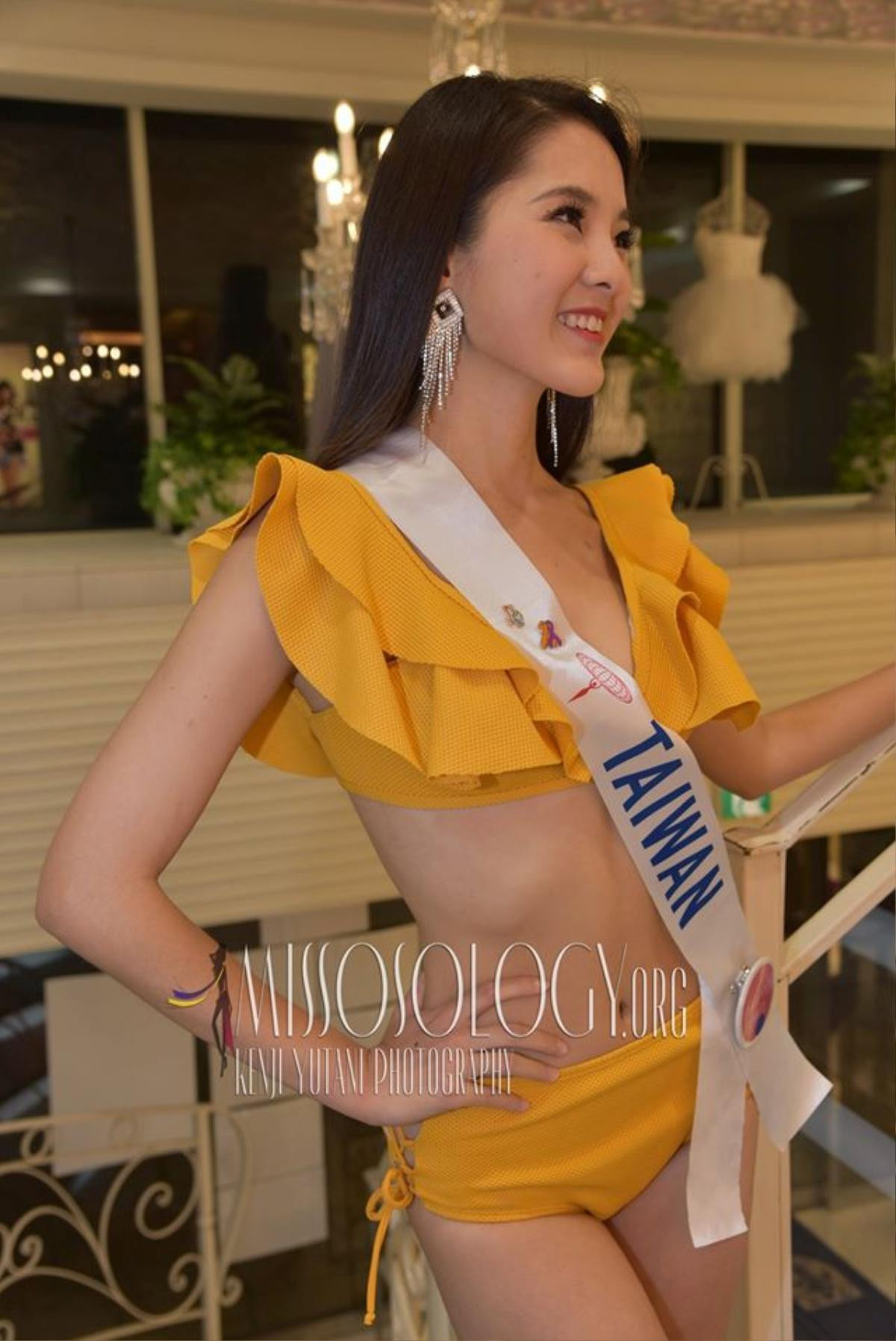 Bán kết Miss International: Đối thủ lộ mỡ thừa - đùi to ở phần thi áo tắm, Tường San chọn đồ thông minh Ảnh 11