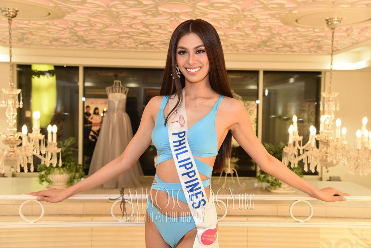 Bán kết Miss International: Đối thủ lộ mỡ thừa - đùi to ở phần thi áo tắm, Tường San chọn đồ thông minh Ảnh 4