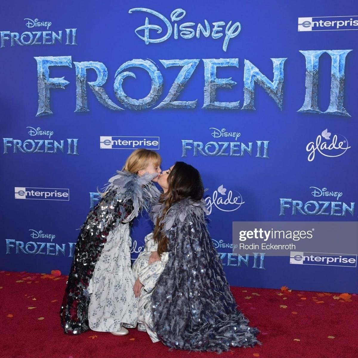 Selena Gomez cùng em gái hóa trang thành công chúa trên thảm đỏ 'Frozen 2' Ảnh 7