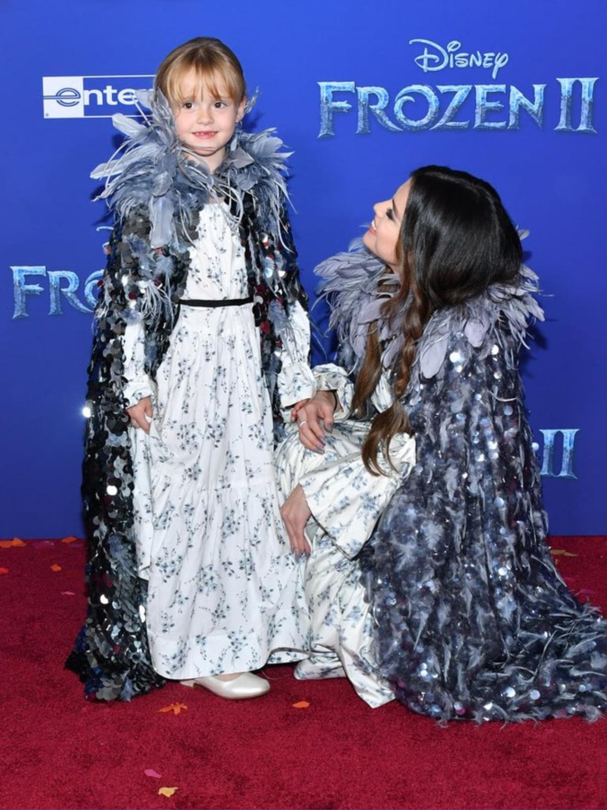 Selena Gomez cùng em gái hóa trang thành công chúa trên thảm đỏ 'Frozen 2' Ảnh 4