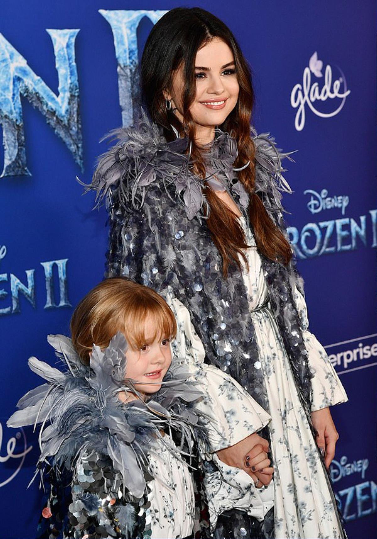 Selena Gomez cùng em gái hóa trang thành công chúa trên thảm đỏ 'Frozen 2' Ảnh 3