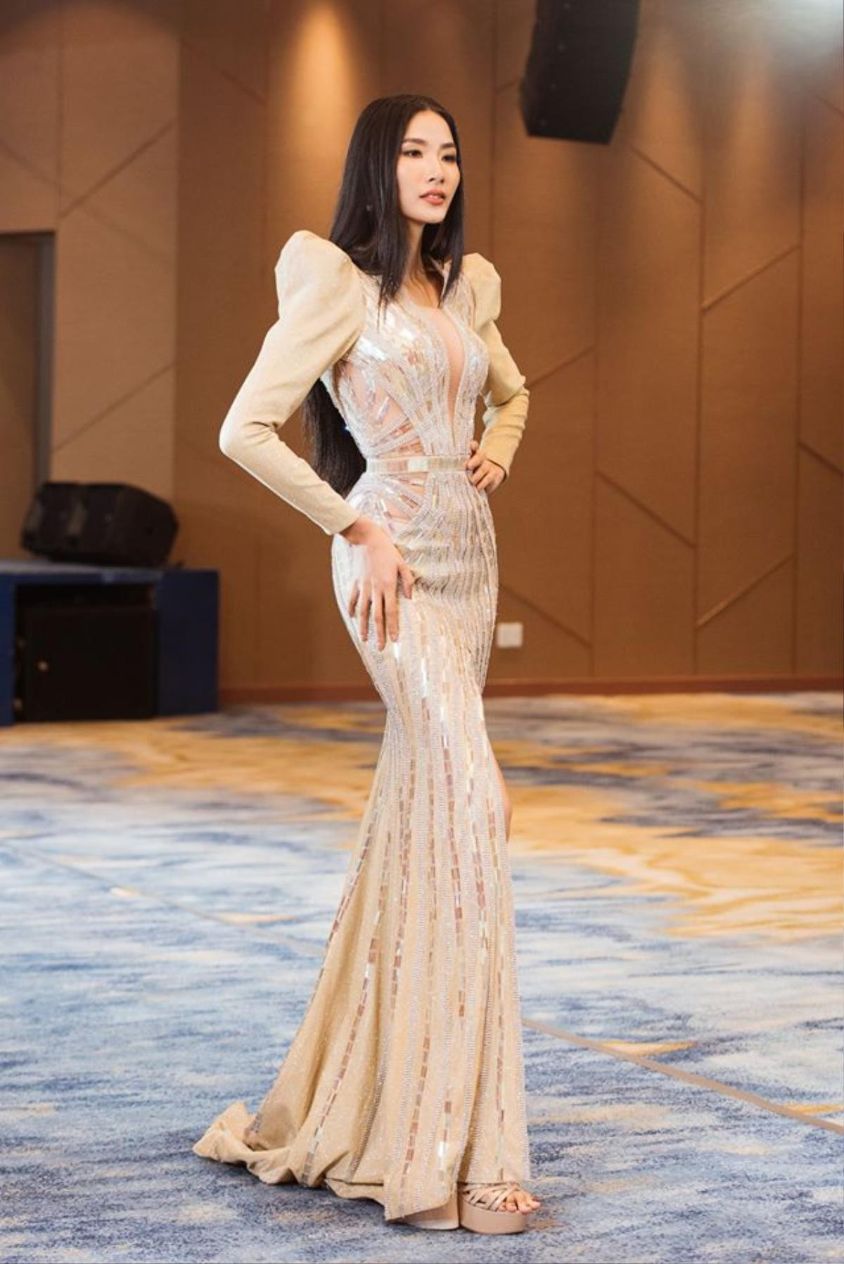 Hoàng Thùy liên tiếp công phá các bảng dự đoán: Fan Việt kì vọng mang về vương miện Miss Universe 2019 Ảnh 12