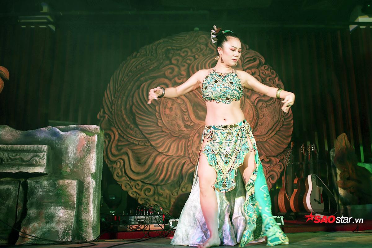 'Cô gái vàng' belly dance Đỗ Hồng Hạnh khác lạ khi làm mới nghệ thuật sân khấu truyền thống Ảnh 9