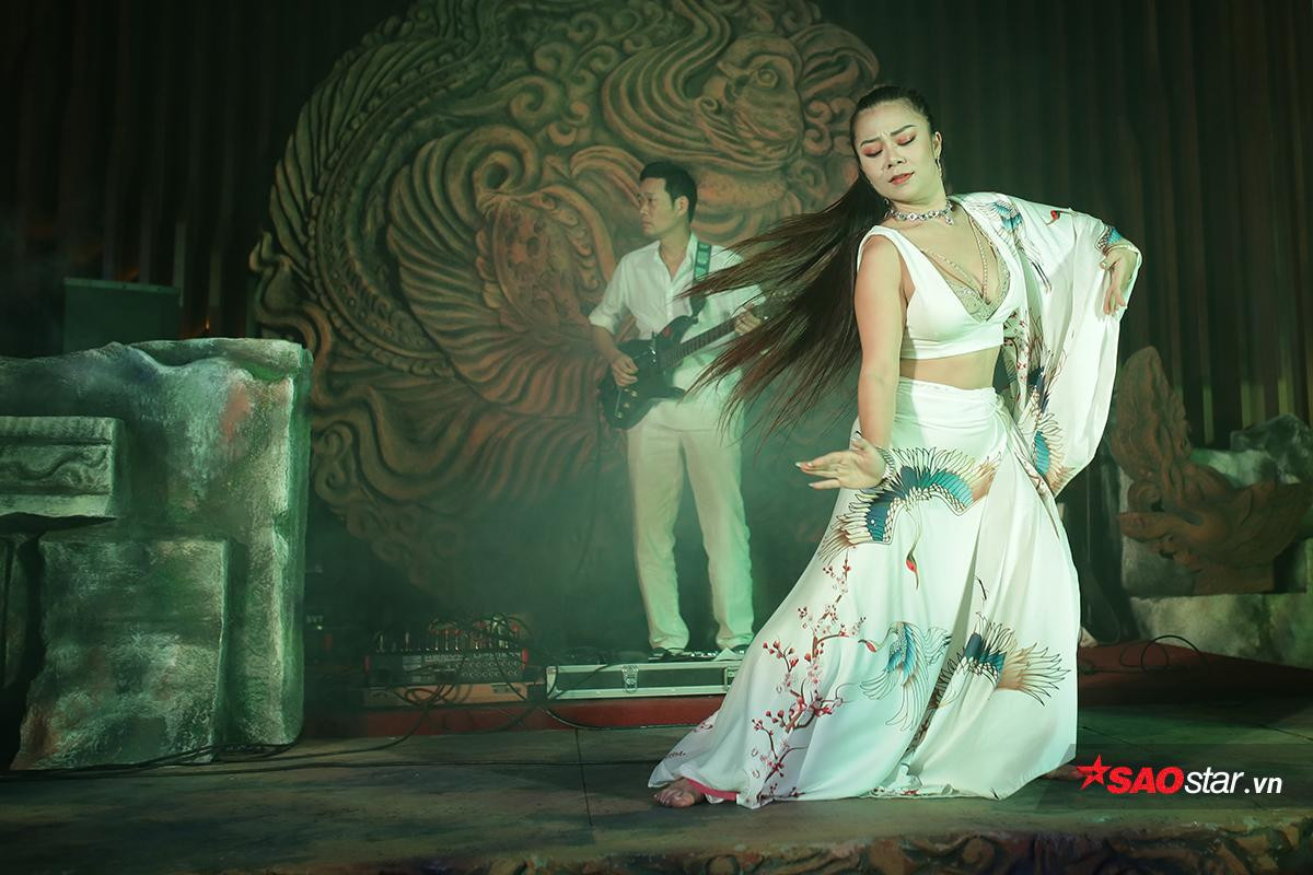 'Cô gái vàng' belly dance Đỗ Hồng Hạnh khác lạ khi làm mới nghệ thuật sân khấu truyền thống Ảnh 1