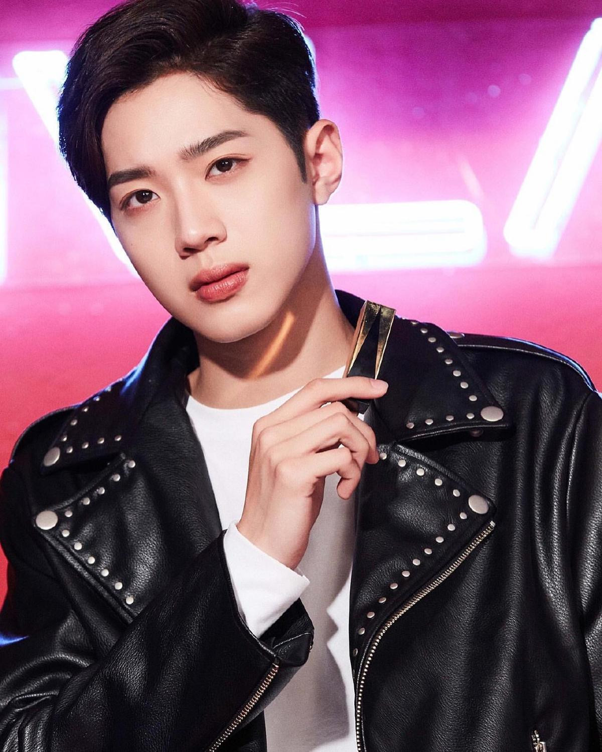 Top 10 idol nổi tiếng nhất tuần 4 tháng 10: #6 Lai Kuanlin, #4 Joongkook và #1 là… Ảnh 6