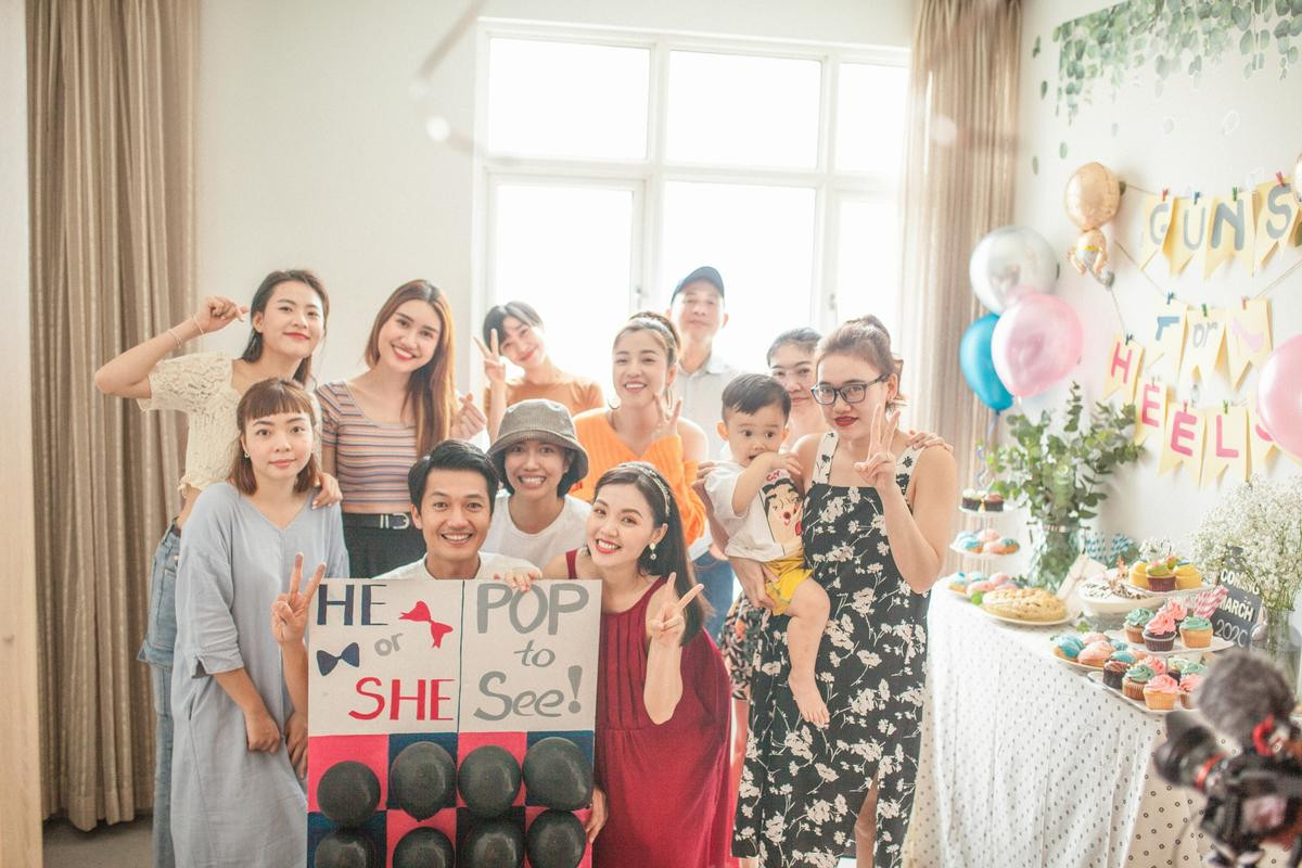 Showbiz thêm tin vui, vợ thầy Huỳnh Thất sơn tâm linh mang bầu bé gái Ảnh 1