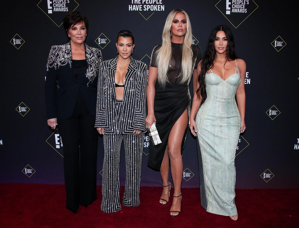 Dàn mỹ nữ nhà Kardashians khoe trên hở dưới 'chặt đẹp' thảm đỏ People's Choice Awards Ảnh 9