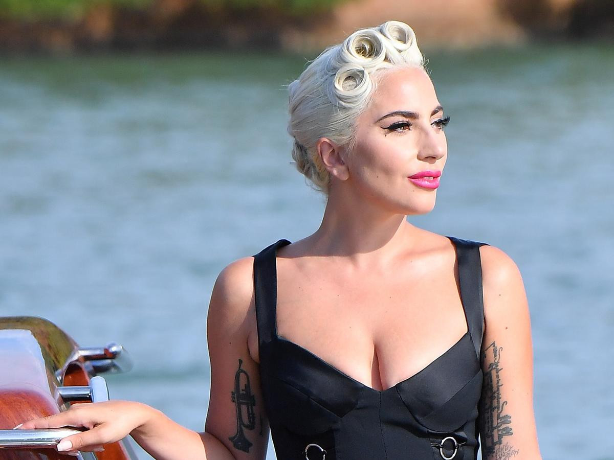 Lady Gaga đãng trí quên mất album 'Artpop' của chính mình Ảnh 3