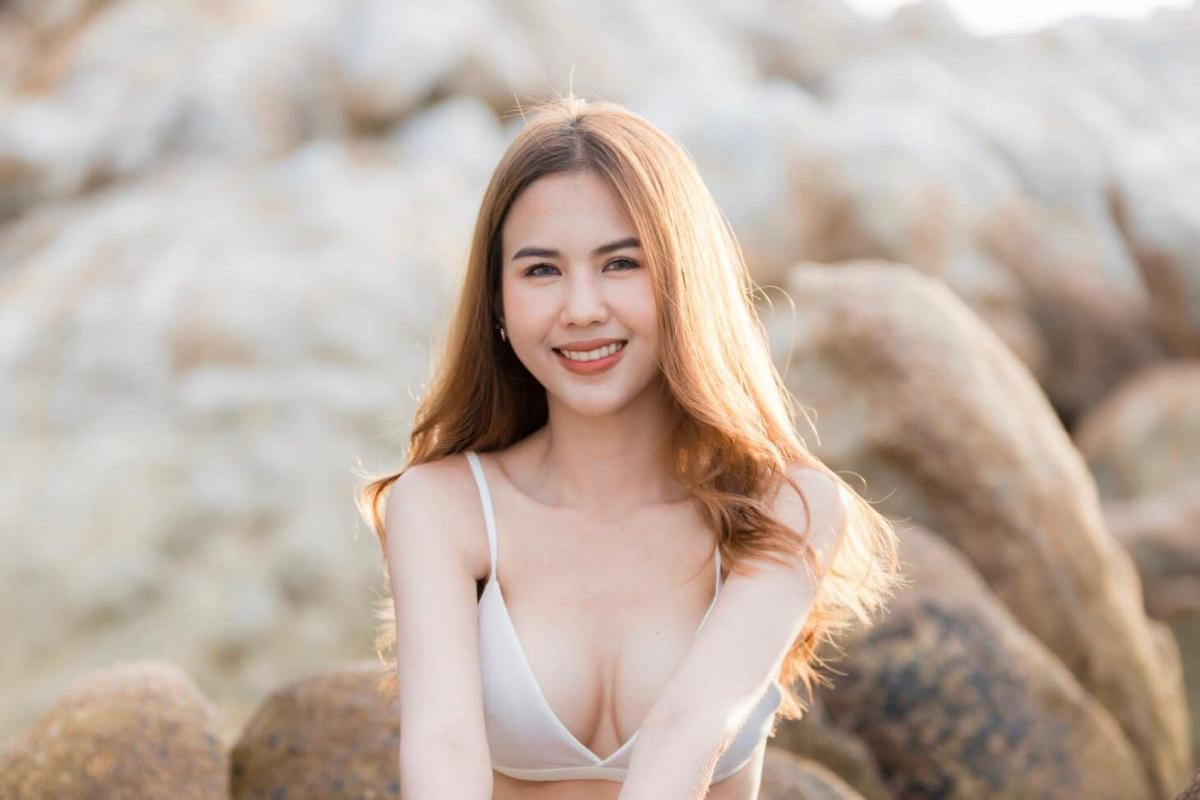 2 nàng WAGs xinh nhất trận Malaysia - Thái Lan khoe sắc Ảnh 1