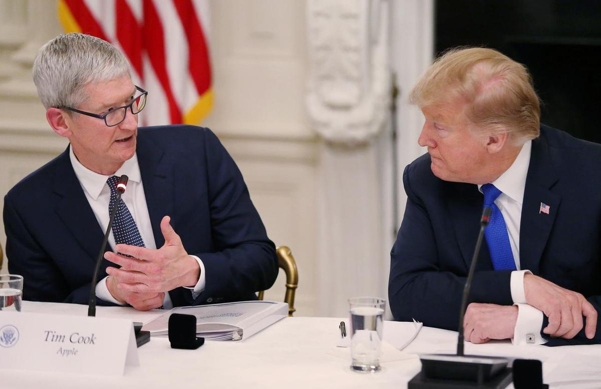 Tim Cook sắp mời ông Donald Trump đến thăm nhà máy Apple Ảnh 1