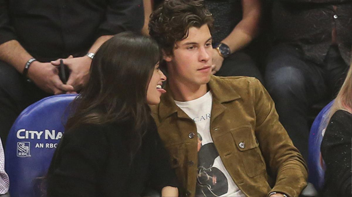 Camila Cabello và Shawn Mendes bị bắt gặp tình tứ tại một giải đấu bóng rổ Ảnh 1