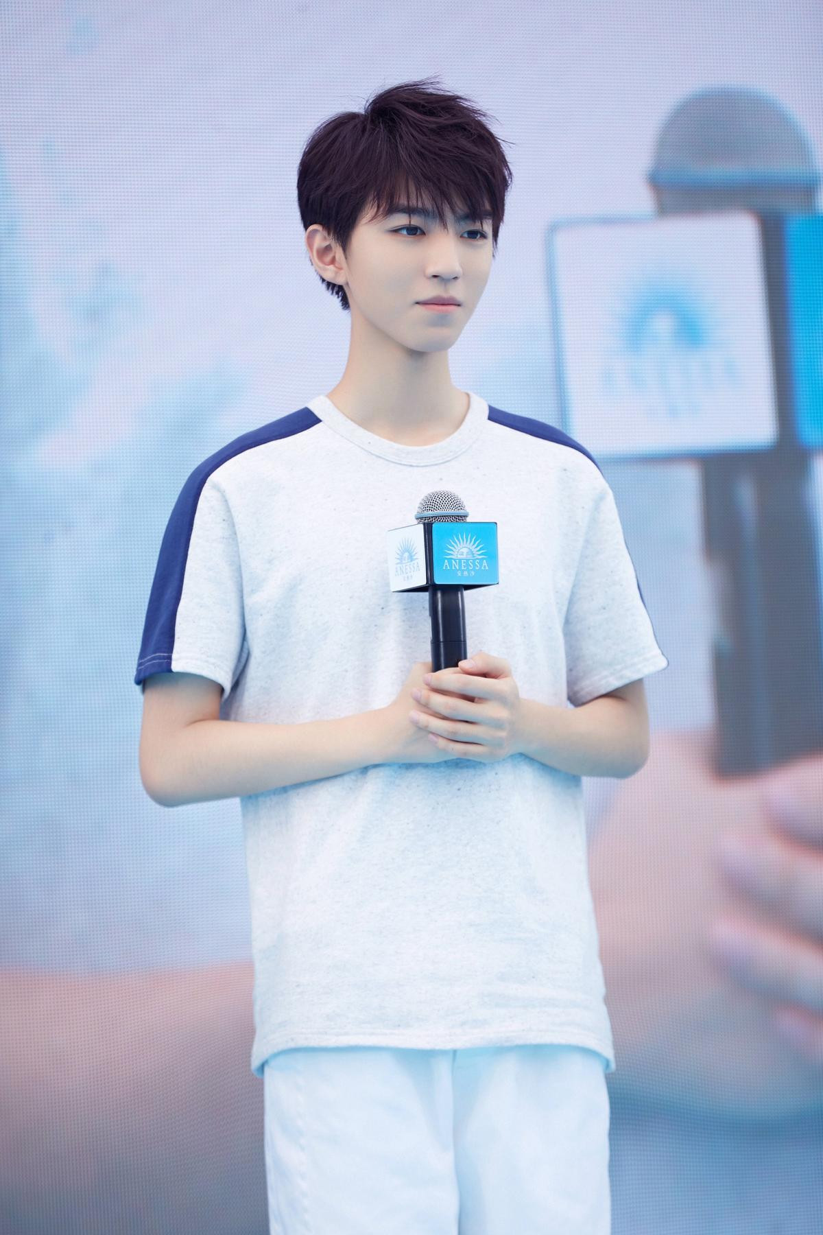 Fan lo lắng trước tình trạng cân nặng của Vương Tuấn Khải (TFBOYS) Ảnh 4