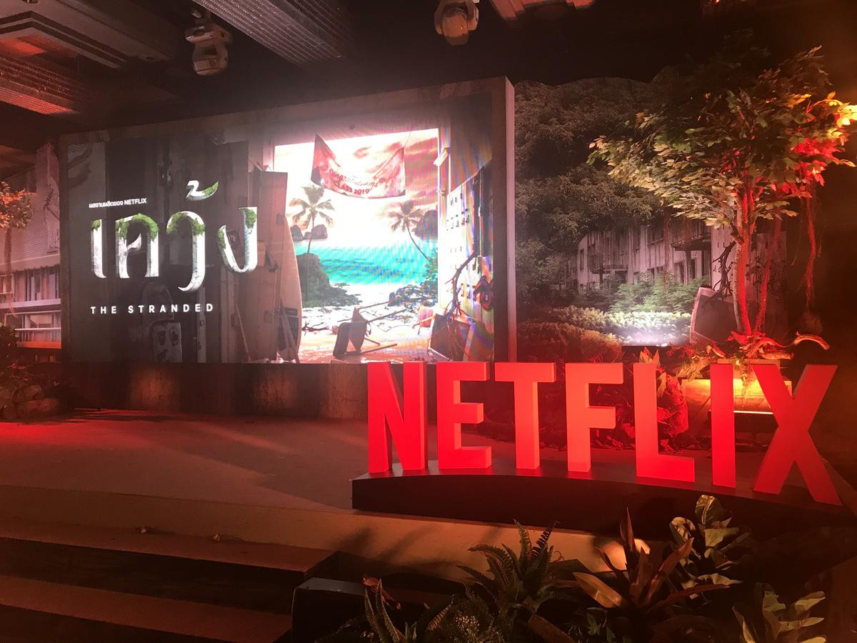 Beam Papangkorn, March Chutavuth, Pat Chayanit xuất hiện tại họp báo The Stranded - Phim Netflix Original đầu tiên của Thái Lan Ảnh 2