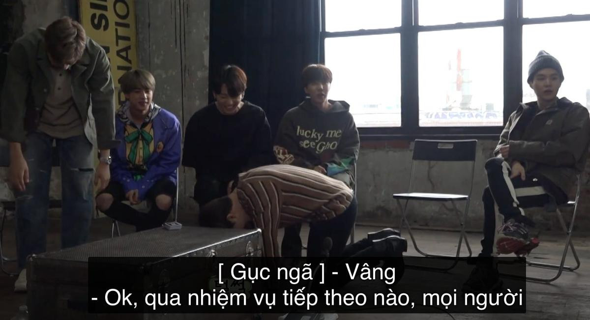 V (BTS) cắt tóc, nhuộm đen và đây là phản ứng của RM và Jungkook! Ảnh 5