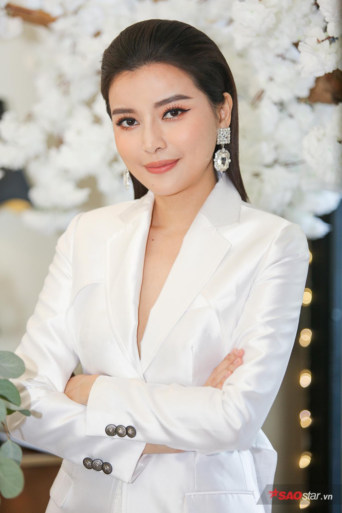 'Mợ Hai' Cao Thái Hà diện vest không nội y, đọ sắc cùng Á quân Miss Tiffany Vietnam - Hoài Sa Ảnh 2