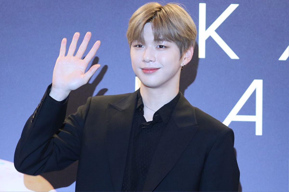 Không để fan 'thiệt thòi', Kang Daniel chính thức tiết lộ mẫu lightstick đẹp mê mẩn Ảnh 1