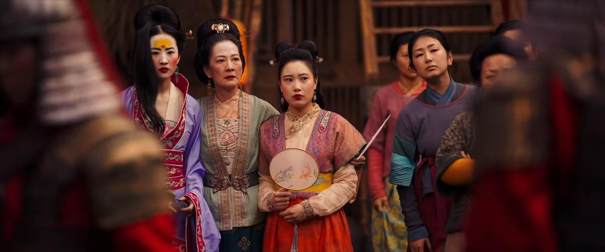 Mổ xẻ trailer ‘Mulan’: Rồng Mushu hóa phượng hoàng, phù thủy chim ưng Củng Lợi xài Cửu âm bạch cốt trảo, nổi da gà với Reflection Ảnh 8