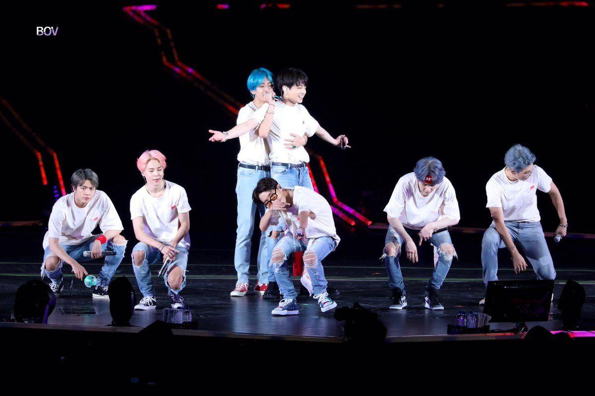 Choáng ngợp với tổng số tiền BTS thu được từ world tour 'Love Yourself: Speak Yourself' Ảnh 2