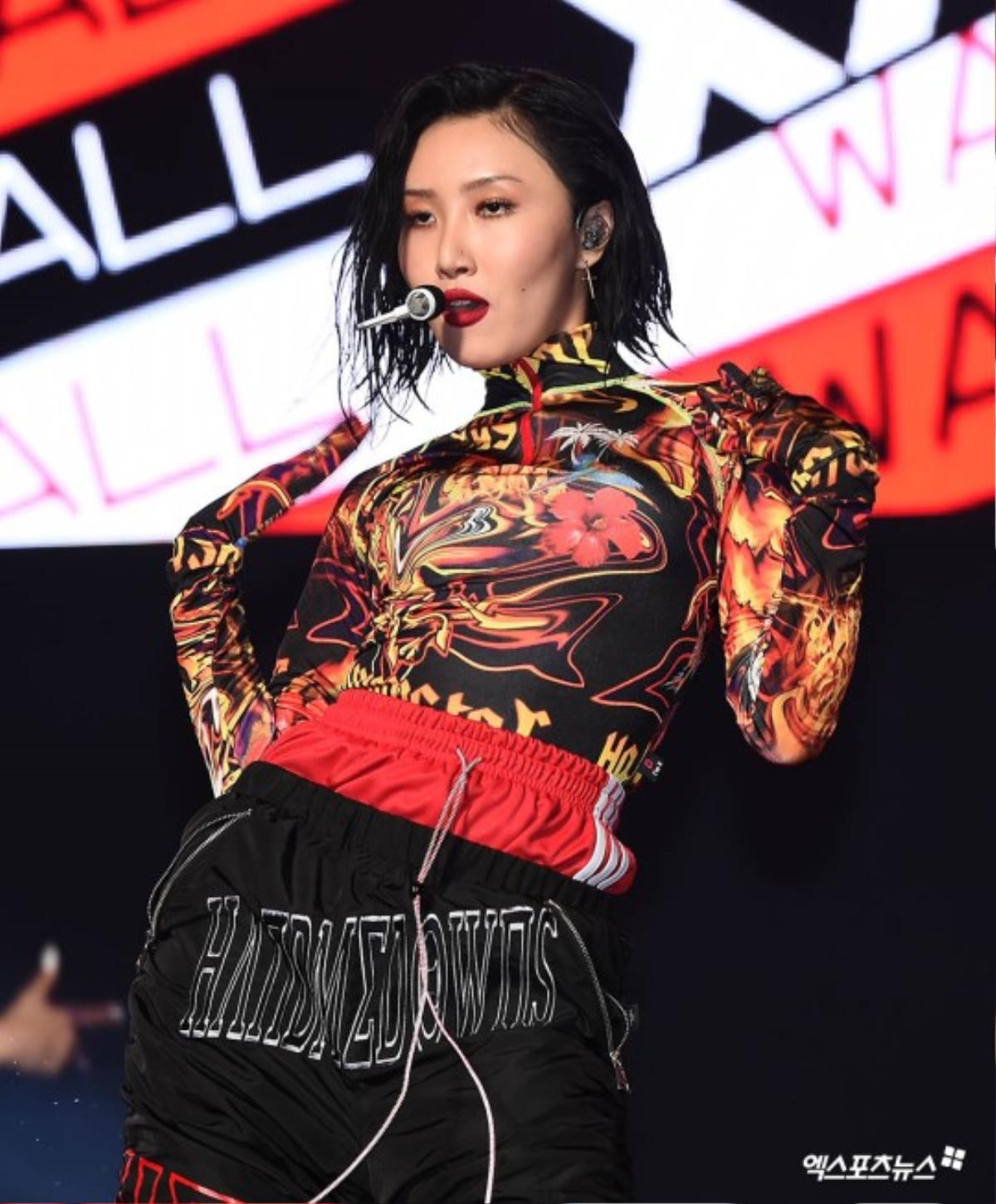 Hwasa (Mamamoo) lên tiếng việc không mặc đồ lót nơi công cộng: Knet phản ứng bất ngờ! Ảnh 4