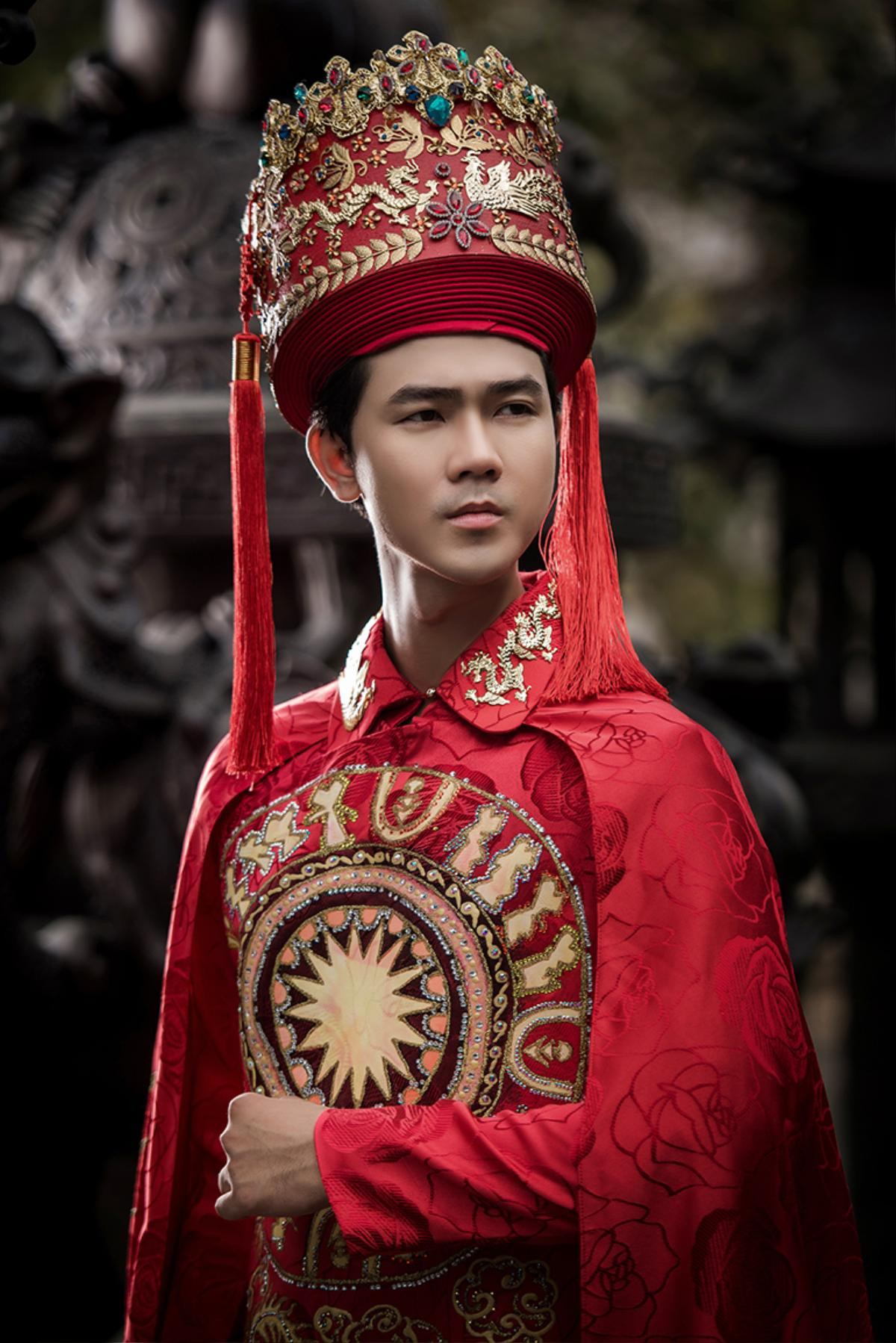 Trang phục dân tộc đại diện Việt tại Mister Universe Tourism 2019 khác hoàn toàn đàn anh đi trước Ảnh 9