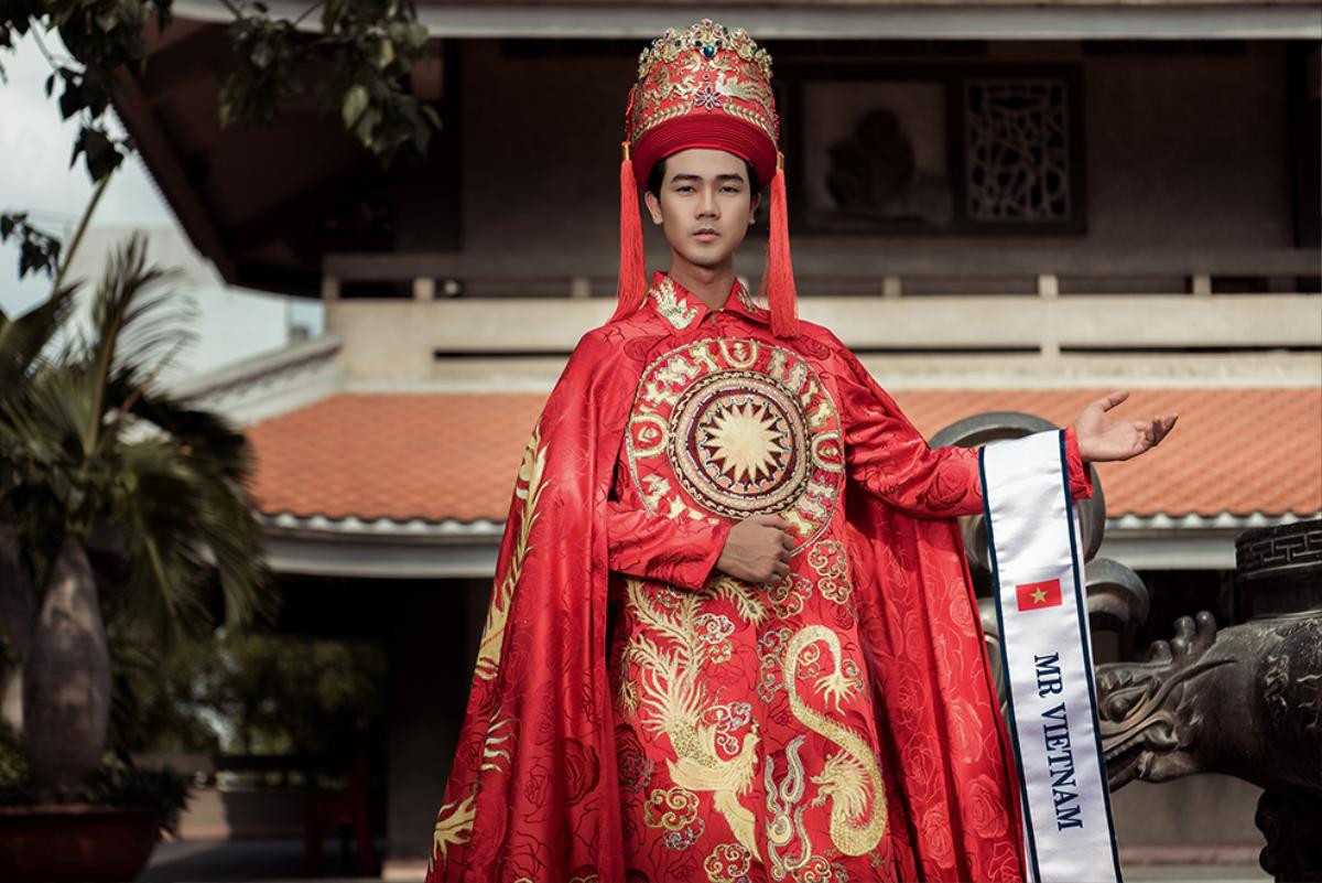 Trang phục dân tộc đại diện Việt tại Mister Universe Tourism 2019 khác hoàn toàn đàn anh đi trước Ảnh 2