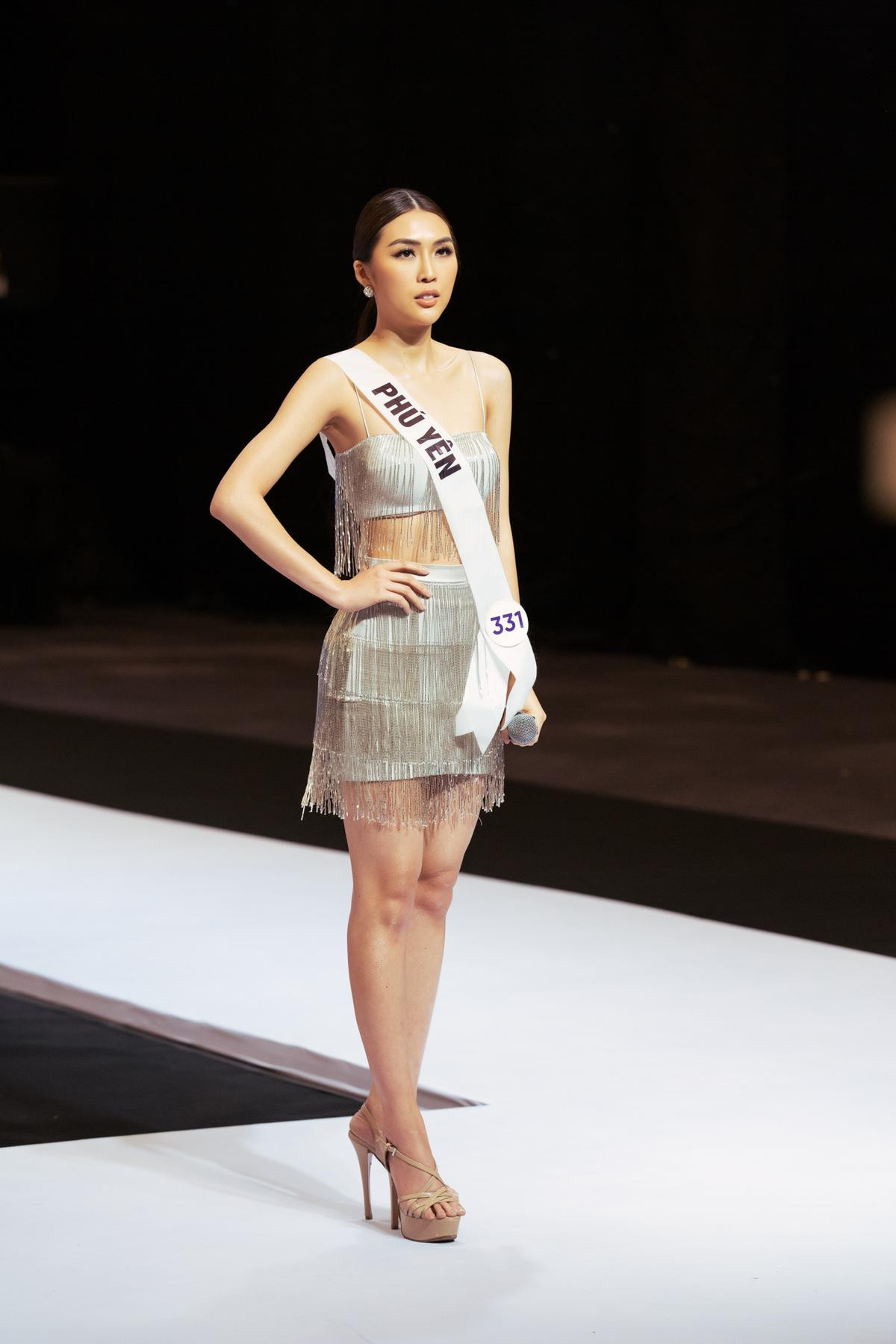 Tường Linh khiến fan thót tim vì lọt Top 45 Miss Universe Vietnam 2019 ngay 'phút 89' Ảnh 4