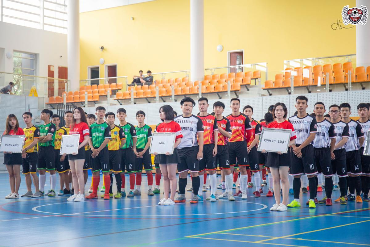 Sôi nổi ngày khai mạc giải bóng đá học đường RMIT Retro Cup 2019 Ảnh 1