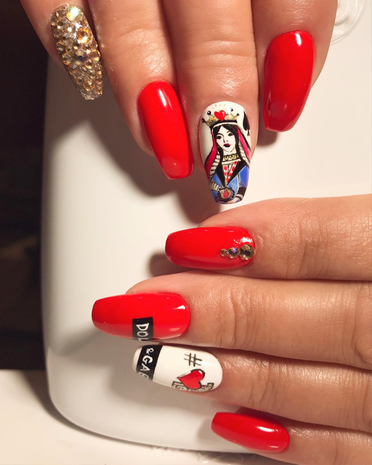 Chất phát ngất trend vẽ nail lấy cảm hứng từ logo các nhà mốt xa xỉ Gucci, Chanel, LV Ảnh 11