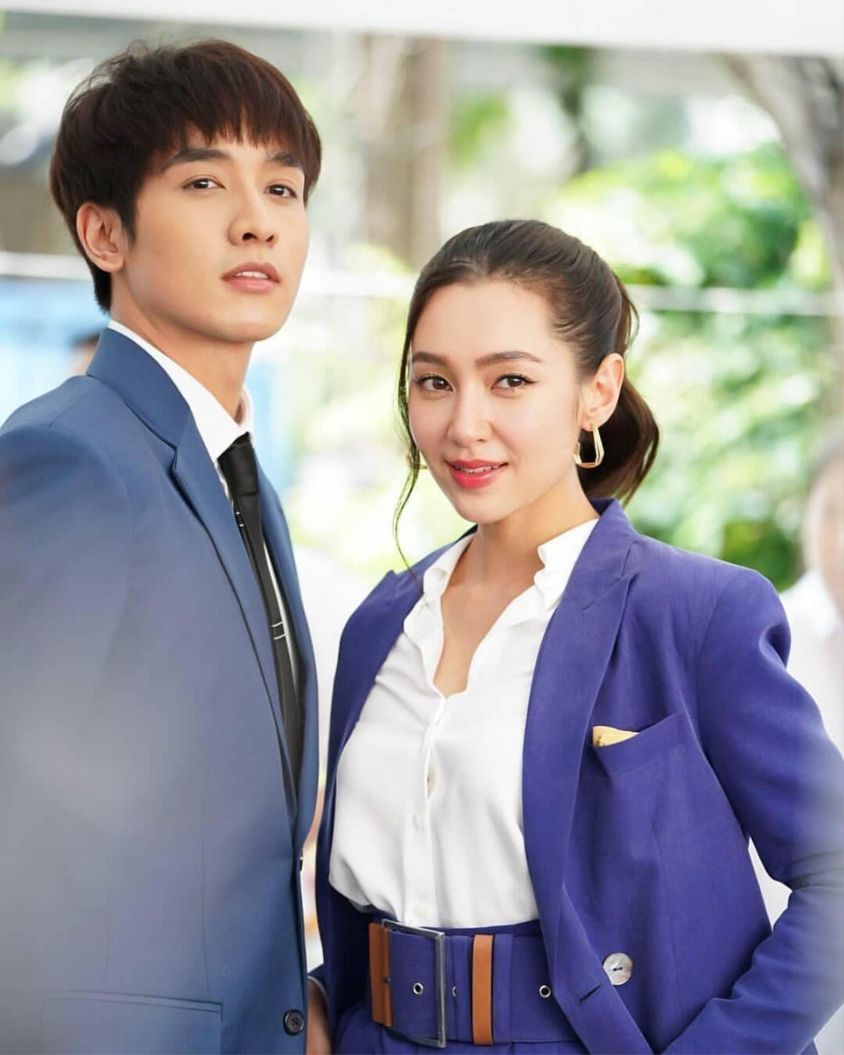 Bella Ranee duyên dáng bên trai đẹp 10x Peak Kongthap trong buổi lễ khai máy phim truyền hình năm 2020 - 'Dare To Love: Hai Rak Pipaksa' Ảnh 1