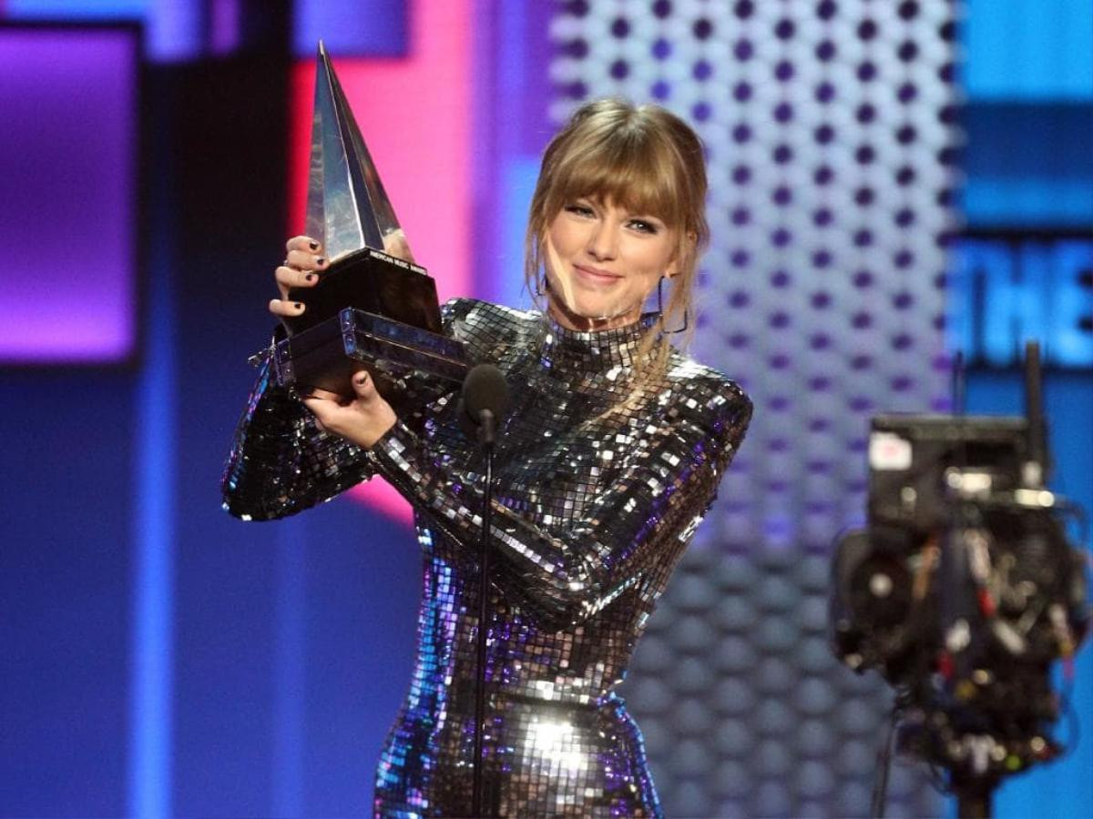 Taylor Swift chính thức giành quyền được hát hit của chính mình tại American Music Awards 2019 Ảnh 1