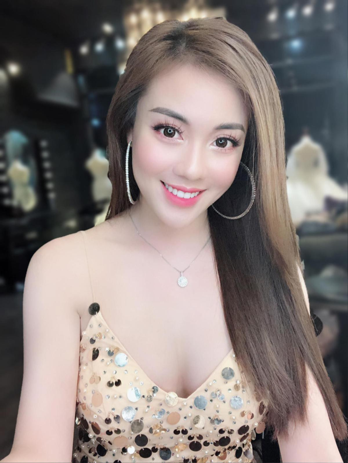 Điểm danh những thầy cô giáo là hotboy, hotgirl có ngoại hình 'cực phẩm' và nhan sắc 'vạn người mê' Ảnh 1