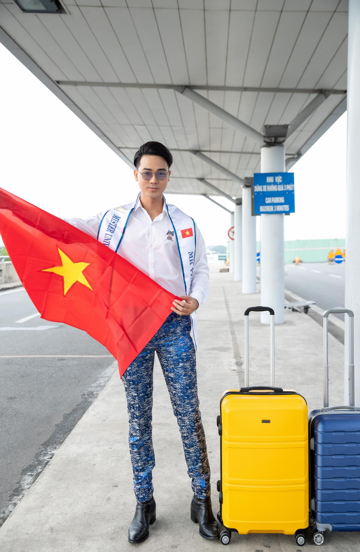 Mặc sơ mi trắng điển trai như soái ca, đại diện Việt lên đường dự thi Mister Universe Tourism 2019 Ảnh 1