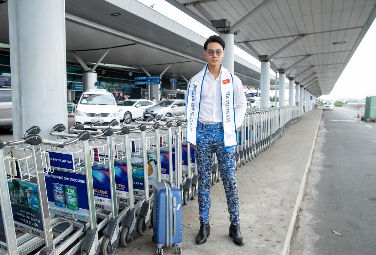 Mặc sơ mi trắng điển trai như soái ca, đại diện Việt lên đường dự thi Mister Universe Tourism 2019 Ảnh 3