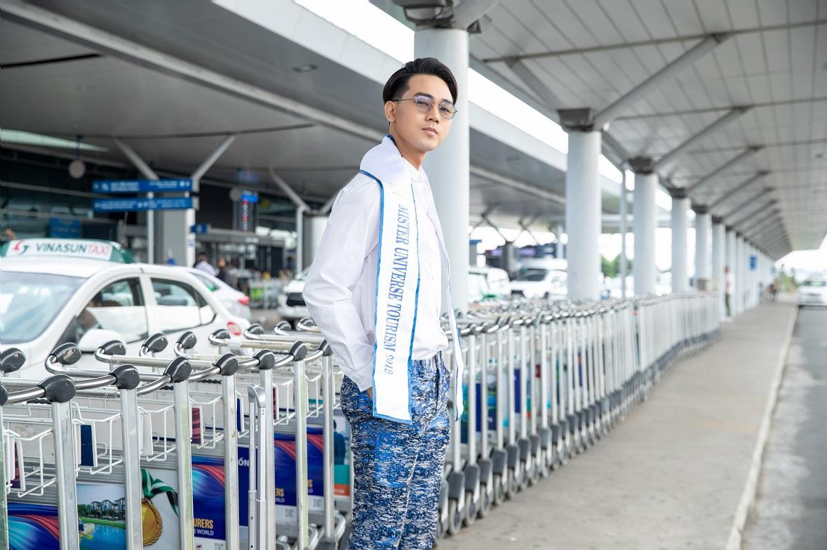 Mặc sơ mi trắng điển trai như soái ca, đại diện Việt lên đường dự thi Mister Universe Tourism 2019 Ảnh 4