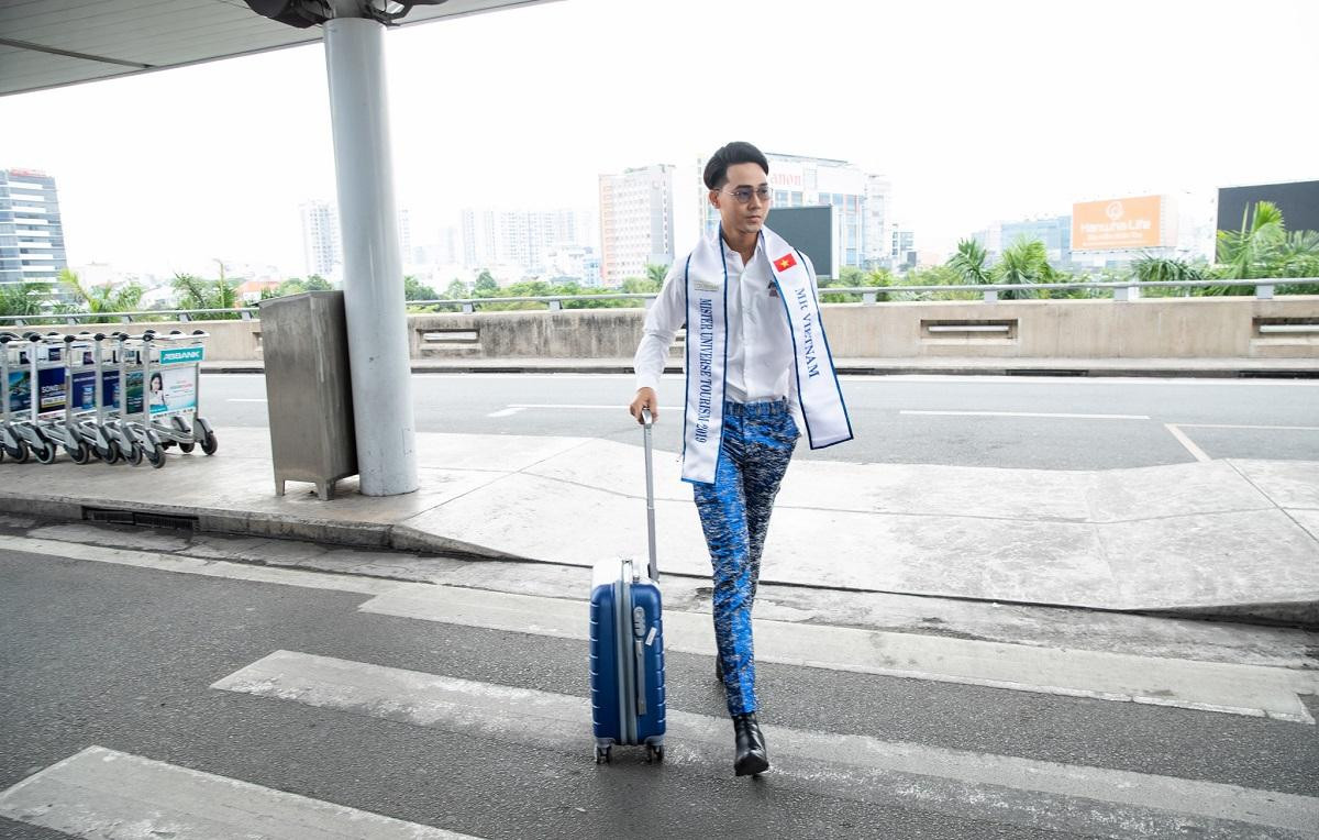 Mặc sơ mi trắng điển trai như soái ca, đại diện Việt lên đường dự thi Mister Universe Tourism 2019 Ảnh 7