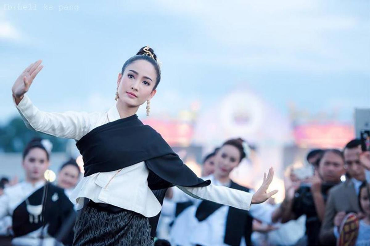 Taew Natapohn, Bella Ranee và Yaya Urassaya: 3 nữ thần tuyệt vời nhất khi diện trang phục truyền thống Thái Lan Ảnh 1