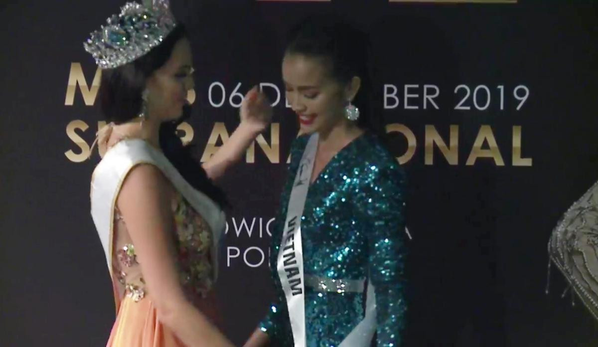 Ngọc Châu hô vang ‘Việt Nam’, rạng rỡ trong buổi nhận sash Miss Supranational 2019 Ảnh 2