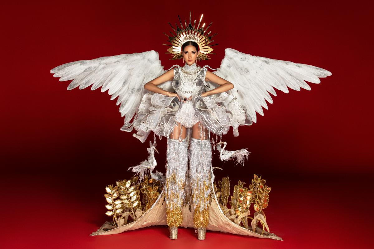 Hoa hậu Thái Lan tung National Costume 'mặt nạ' độc lạ, cạnh tranh quyết liệt với Hoàng Thùy ở Miss Universe 2019 Ảnh 10