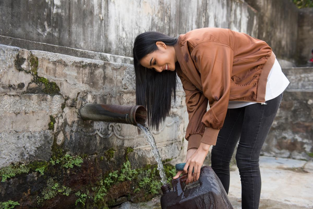 Có một Hoàng Thùy chân phương, từ làng quê Thanh Hóa đến Mỹ chinh phục Miss Universe 2019 Ảnh 4