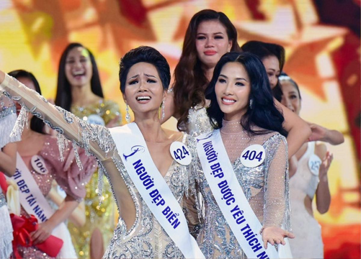 H'Hen Niê dự đoán Hoàng Thùy lọt Top 15 Miss Universe 2019, 'kèn cựa' cùng hoa hậu Brazil - Mỹ - Thái Lan Ảnh 4