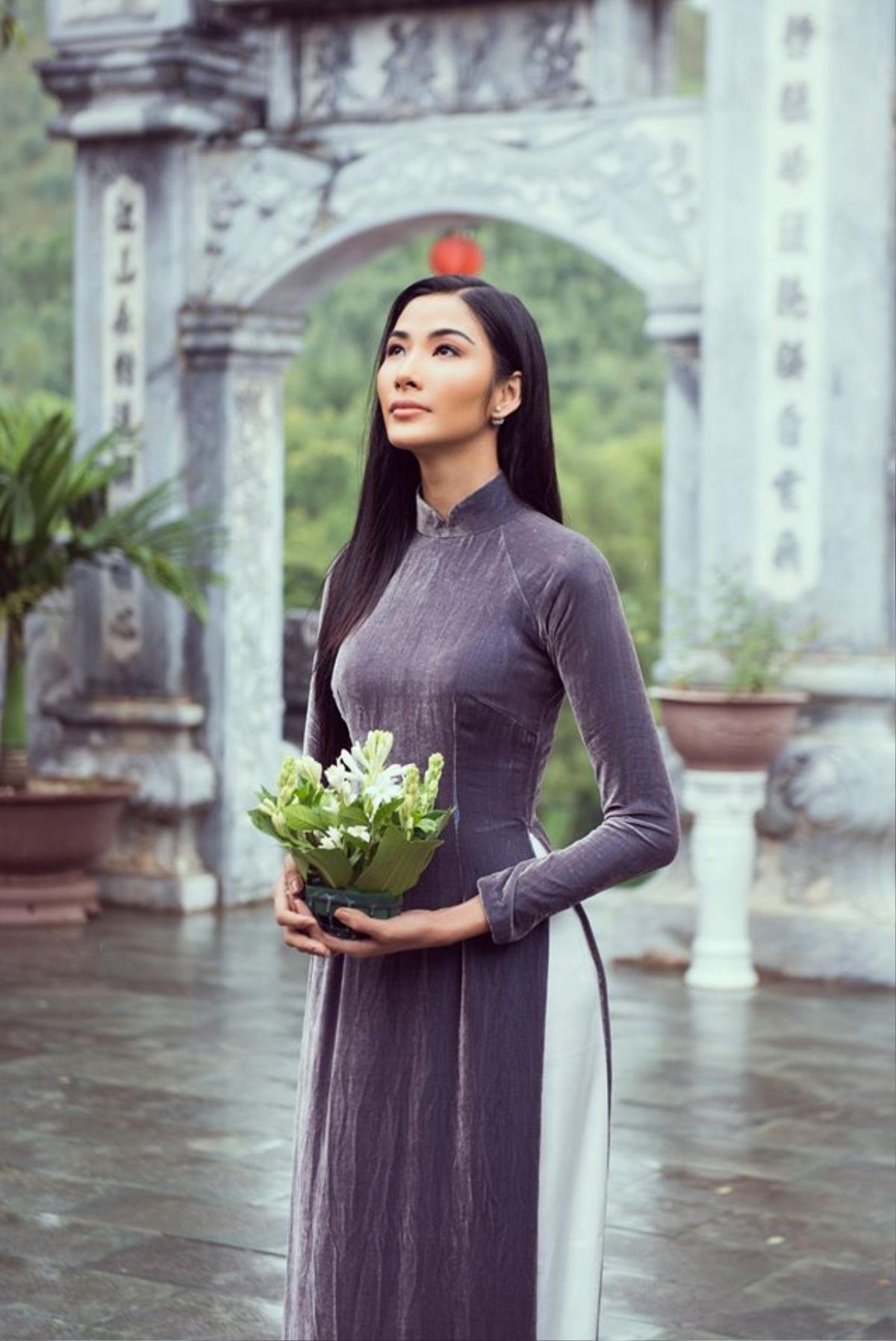 Hoàng Thùy diện áo dài đẹp nền nã, liệu có mang bộ ưng ý nhất diện tại Miss Universe 2019? Ảnh 3